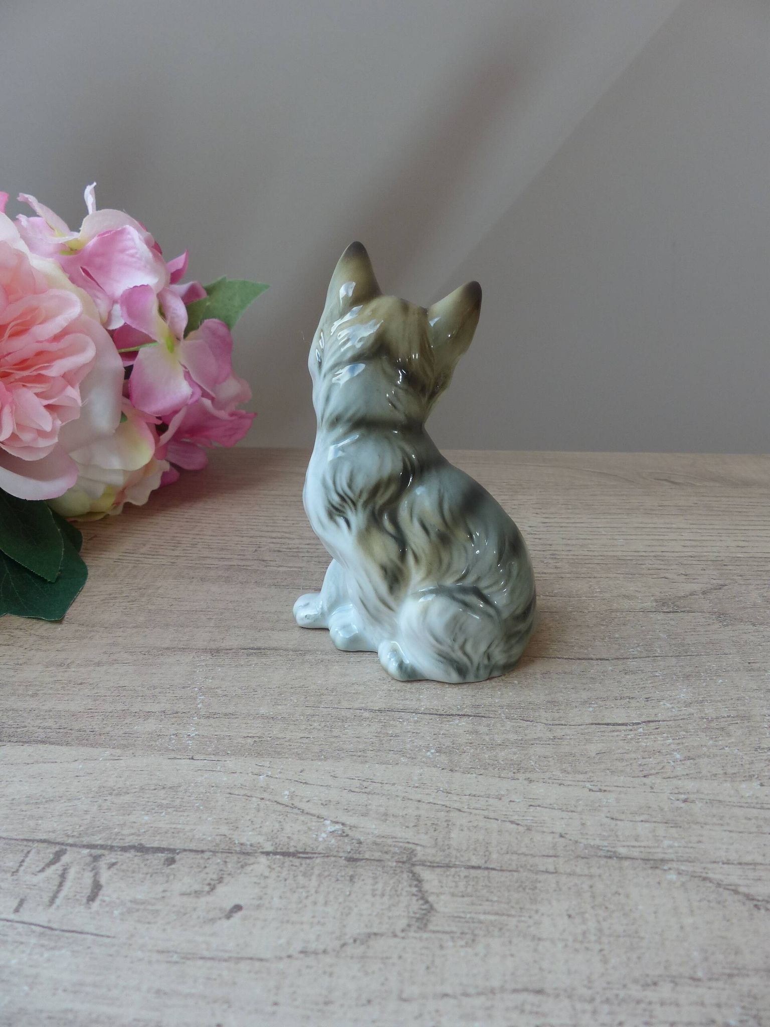 Vintage porcelain sitting cat figurine taiwan collection