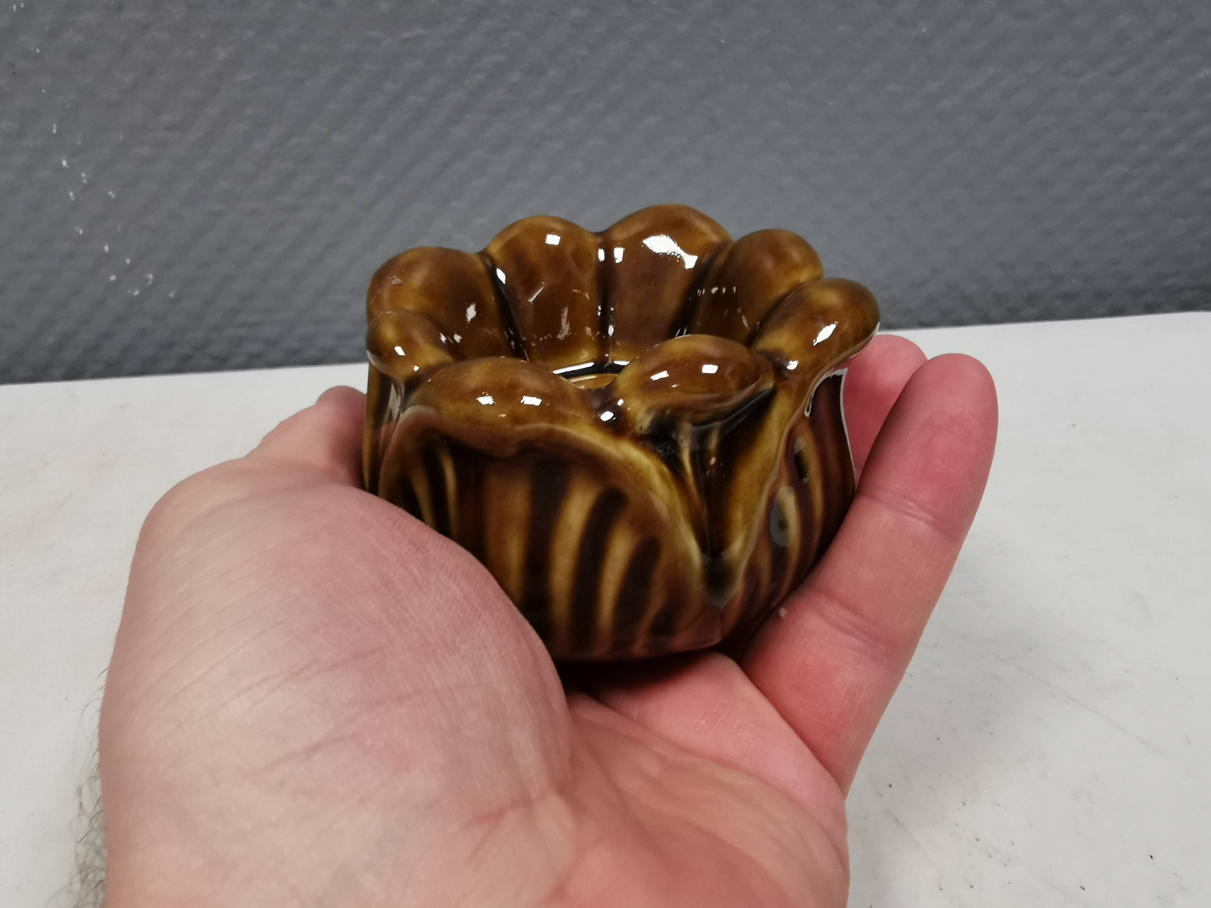 Bougeoir en glaçure dorée par le céramiste danois Michael Andersen