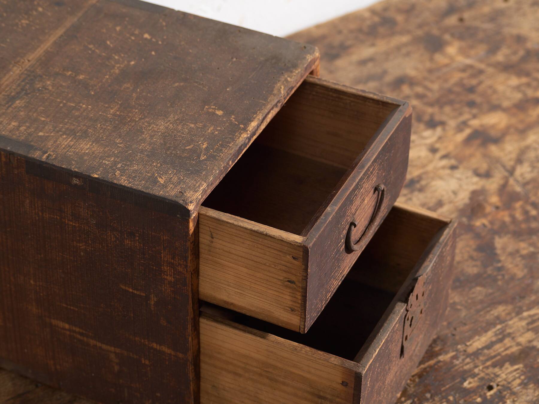 Small antique Japanese tansu – Meiji/Taishō period (circa 1880–1920)
