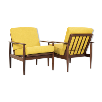 Pair of easy chairs in solid teak and new ocher yellow fabric