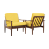 Paire de fauteuils en teck massif et tissu jaune ocre