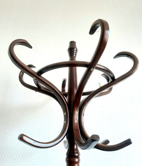 Curved wooden bistro parrot coat rack