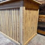 Shop counter in sandblasted pitch pine - Circa 1940