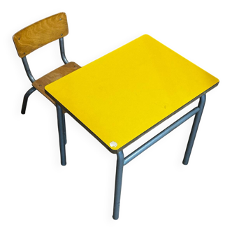 Table and chair for early childhood - Vintage