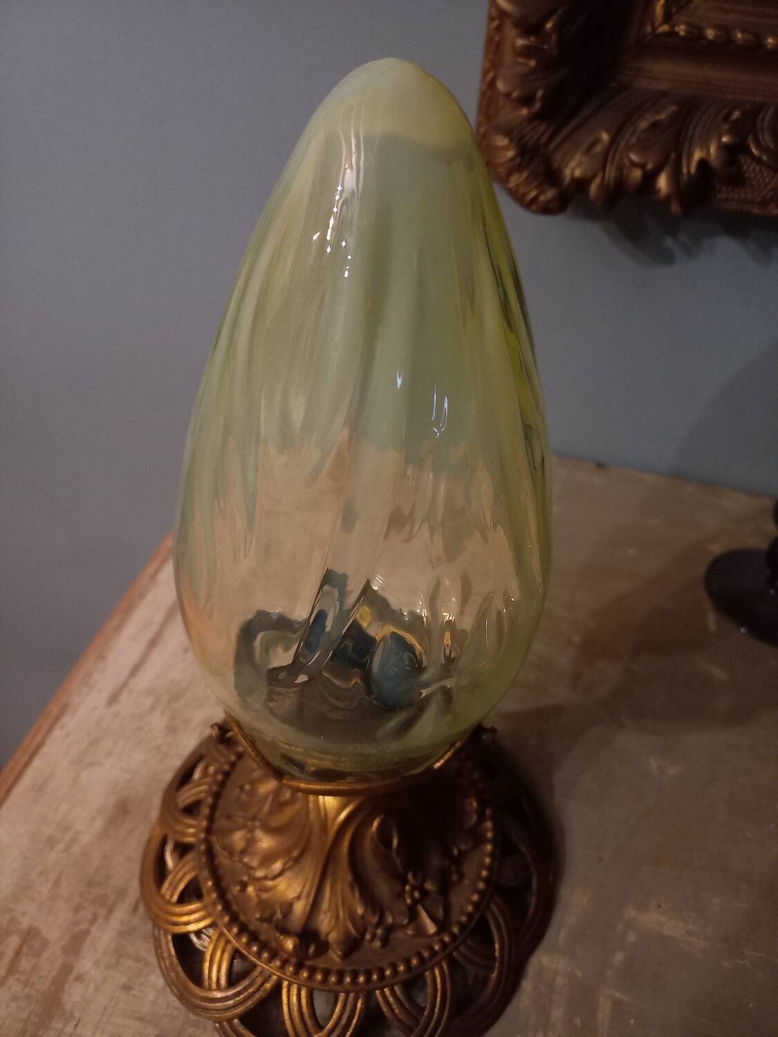 Luminaire globe verre ouraline ancien Art nouveau fin 19e début 20e siècle