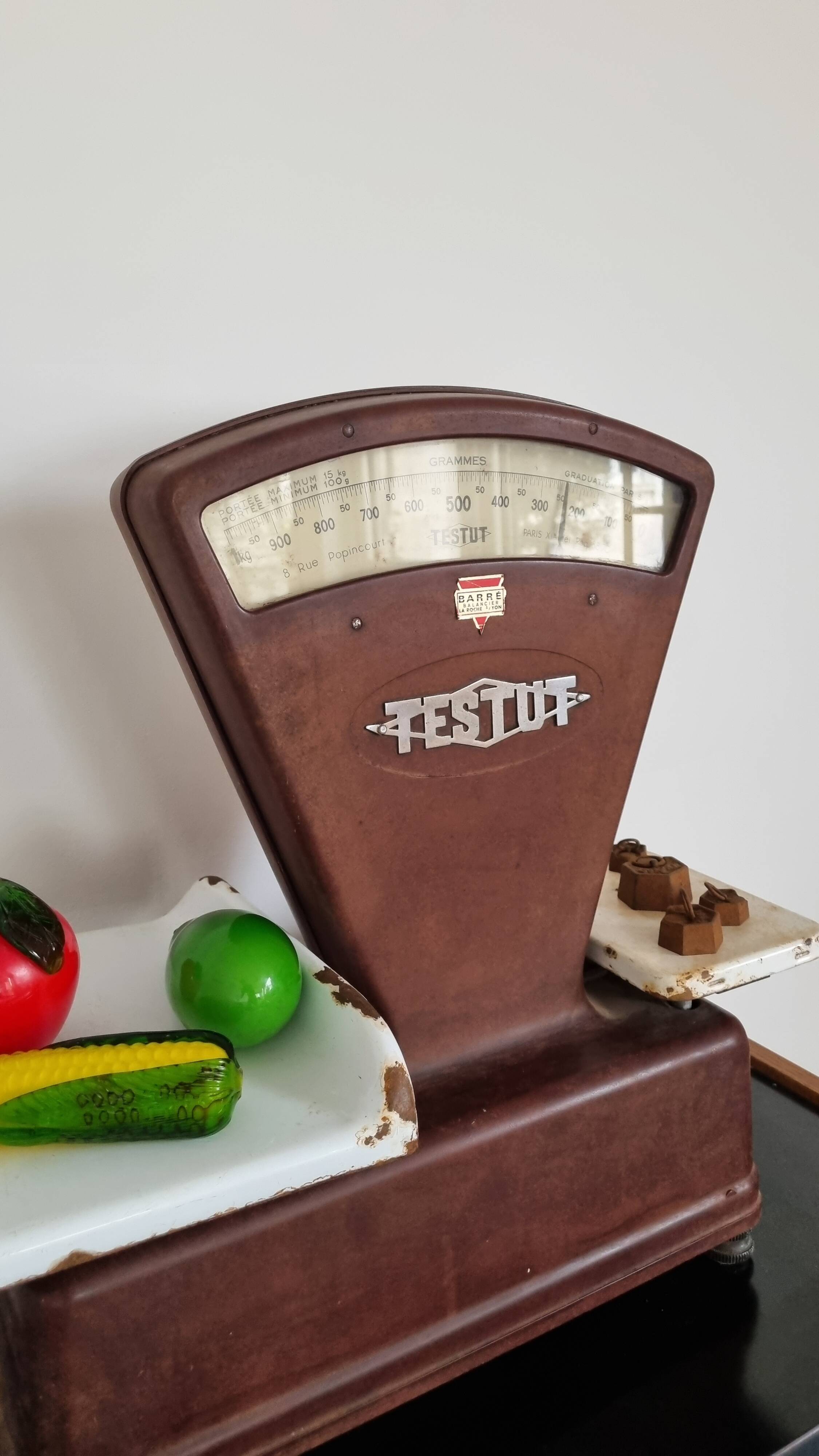 Vintage Testut scale