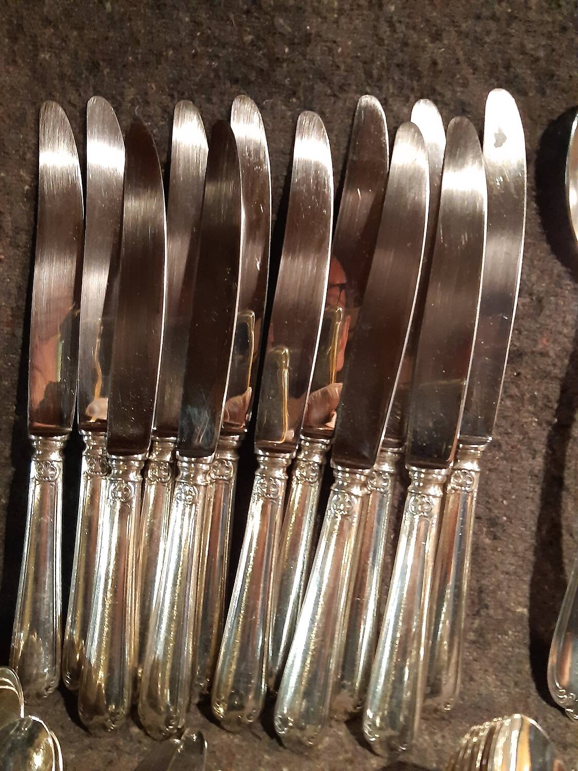 98-piece silver metal cutlery set