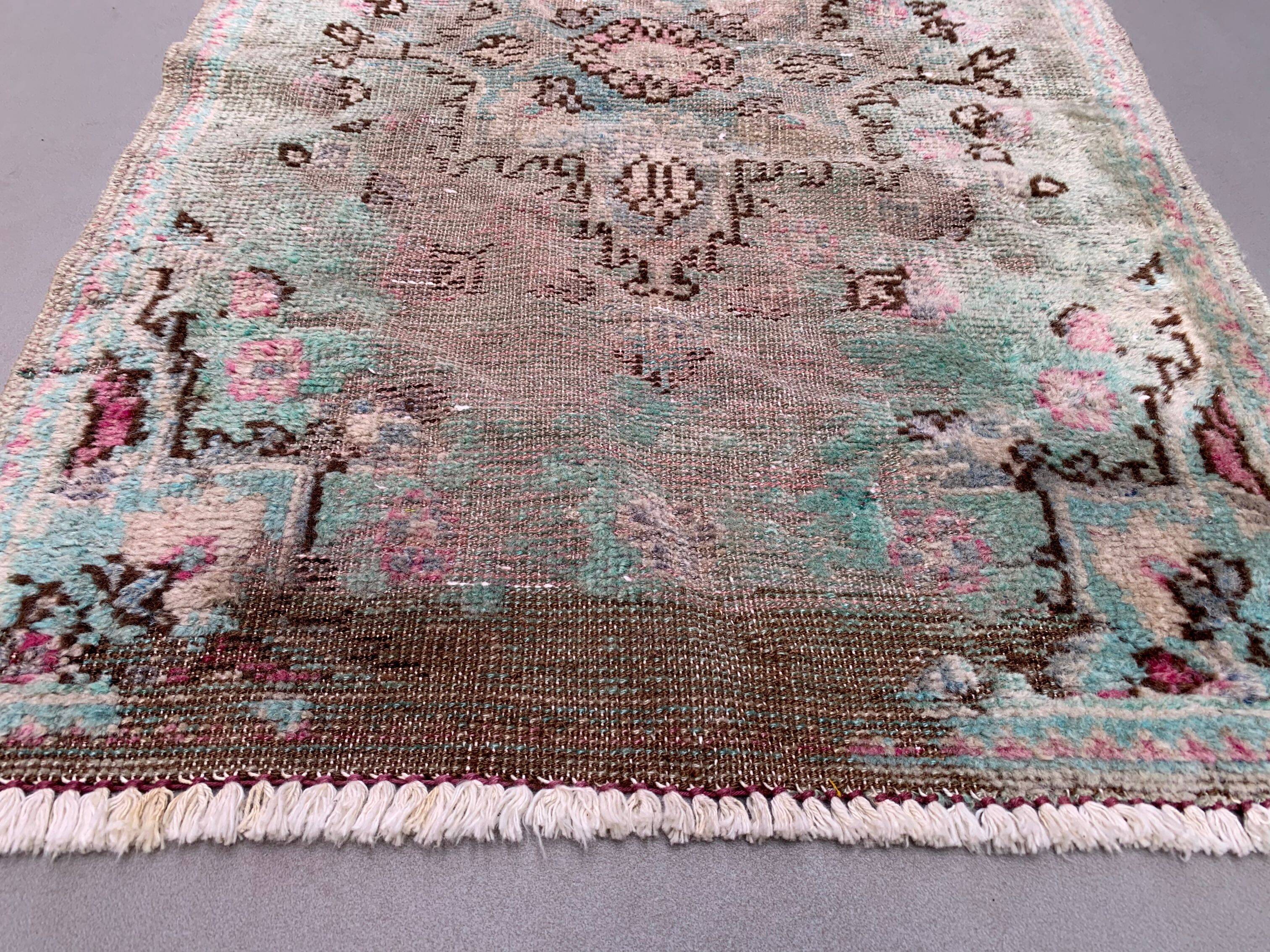Vintage Turkish Oushak Rug 106x66 cm shabby carpet Ushak Region Small