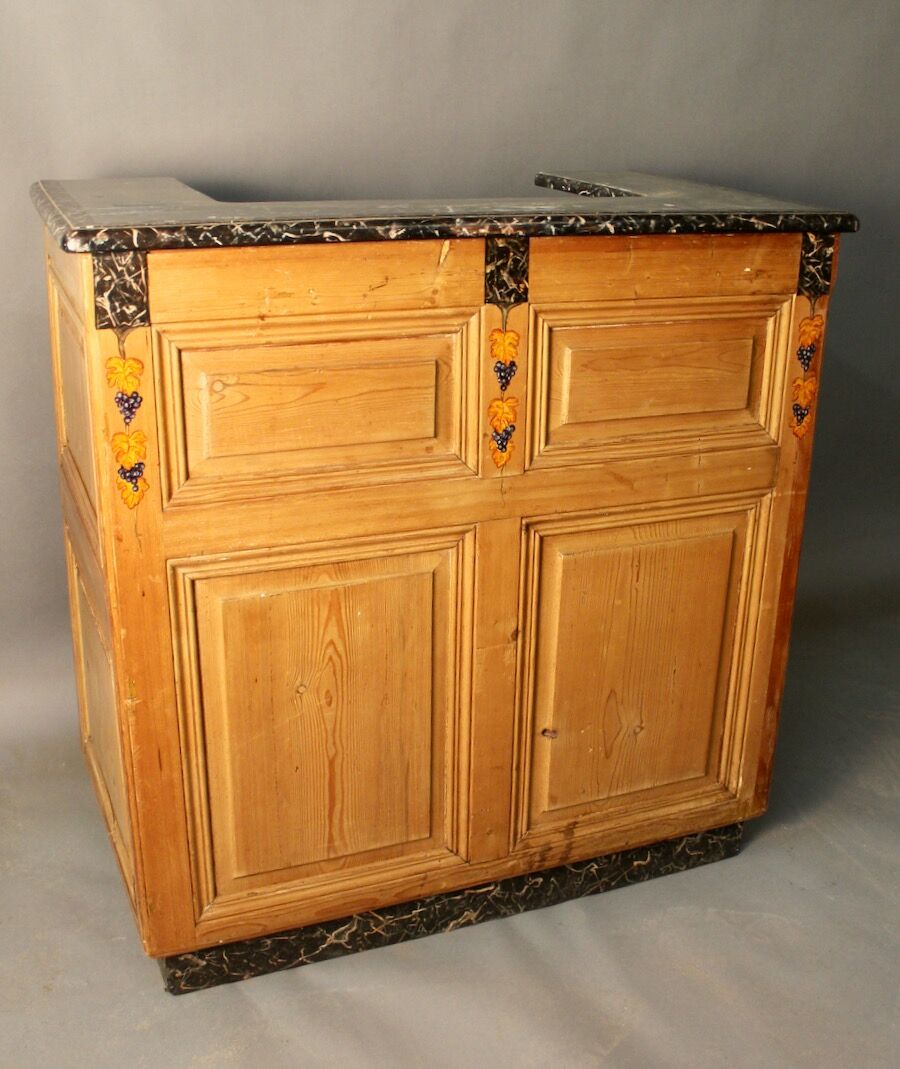 Banque comptoir en sapin à décor de raisins