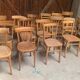 Lot de 45 chaises bistrot dépareillées en bois