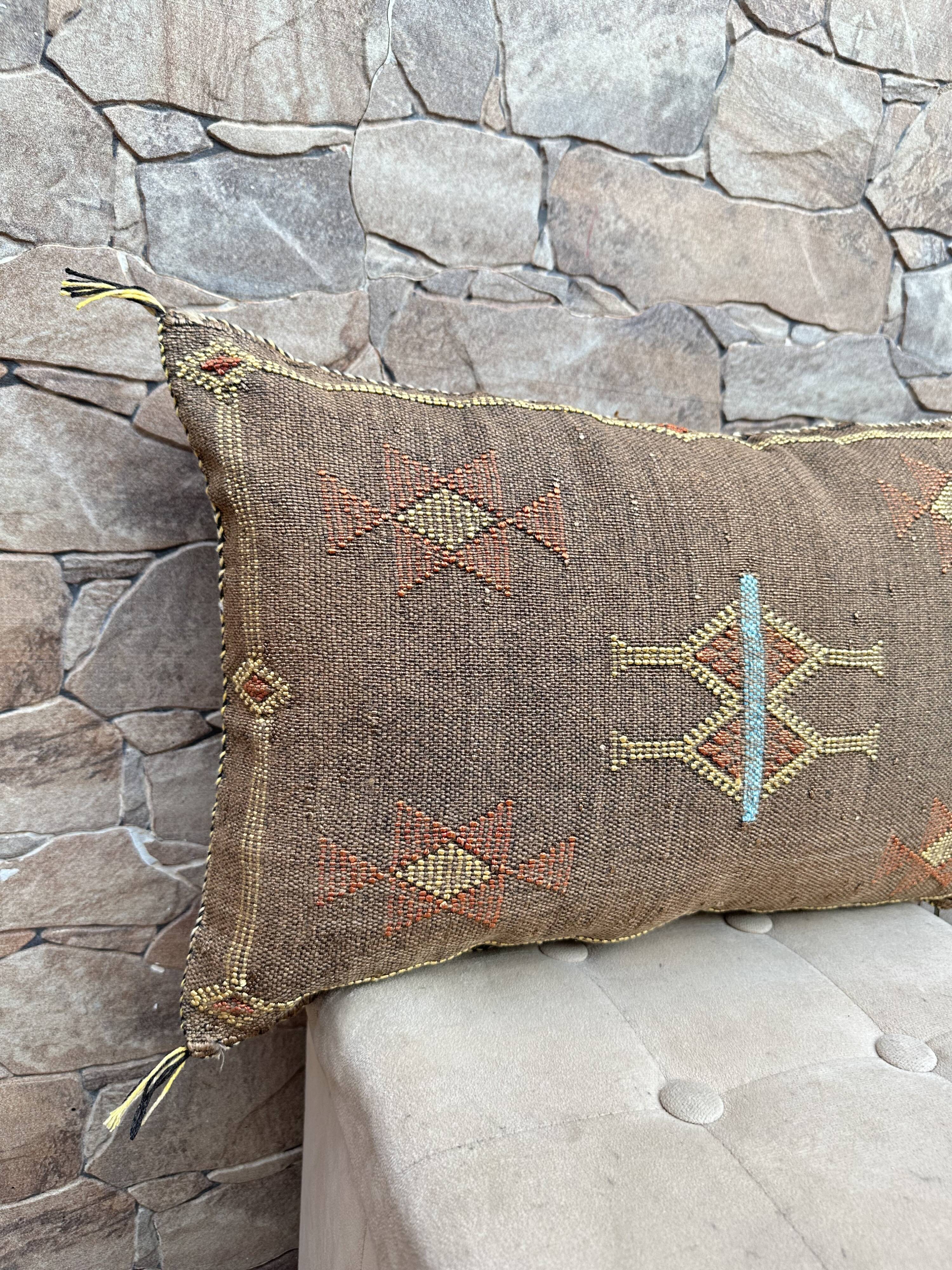 Housse de coussin en soie marocaine à motif cactus : Coussin brodé berbère