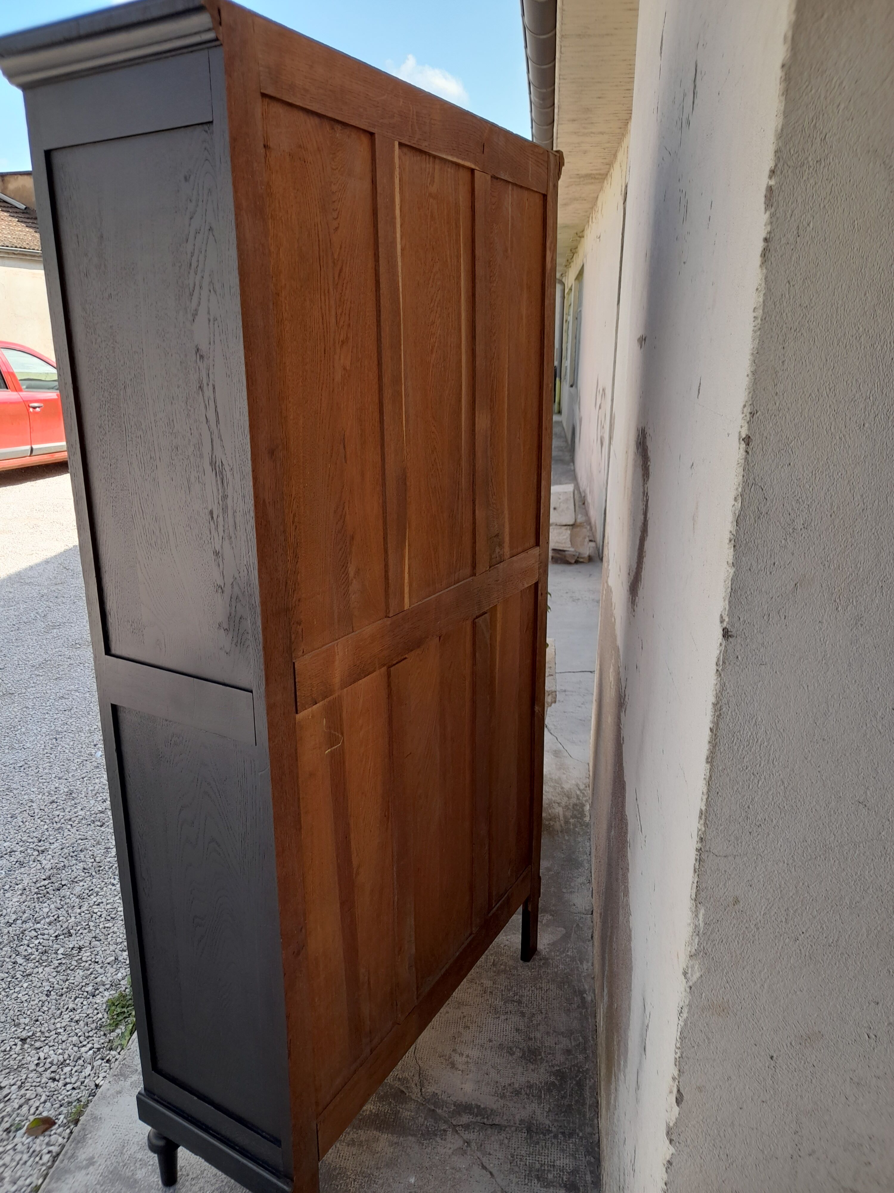Parisian showcase in black patinated oak