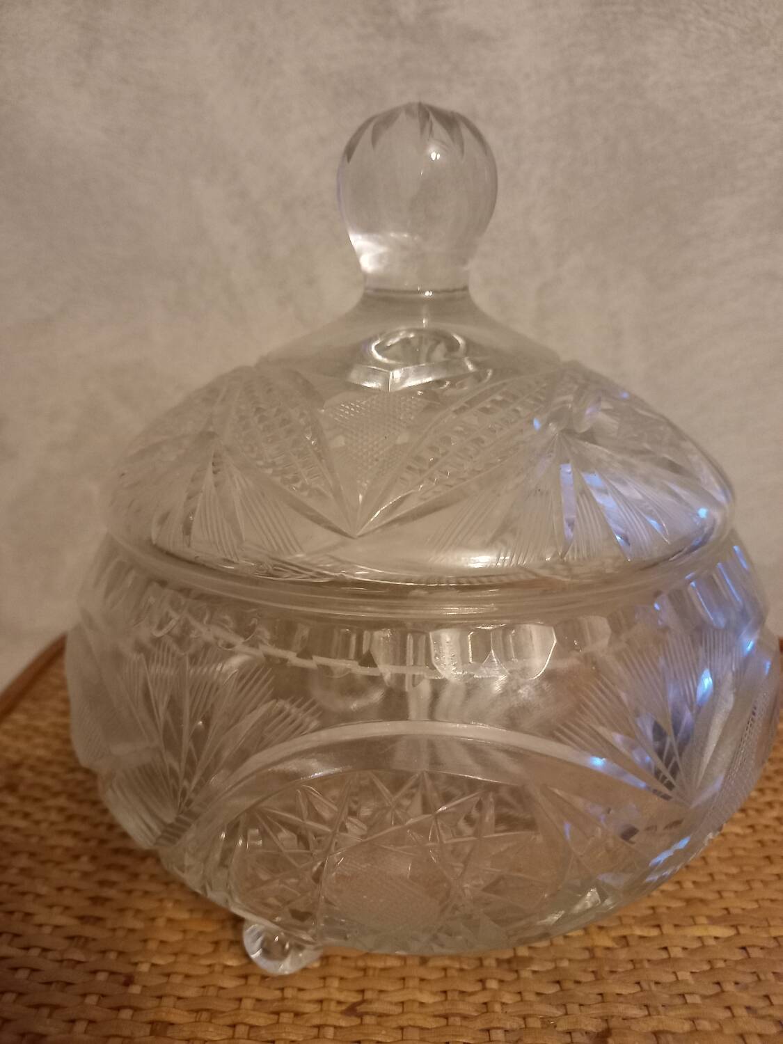 Cut crystal bonbonnière