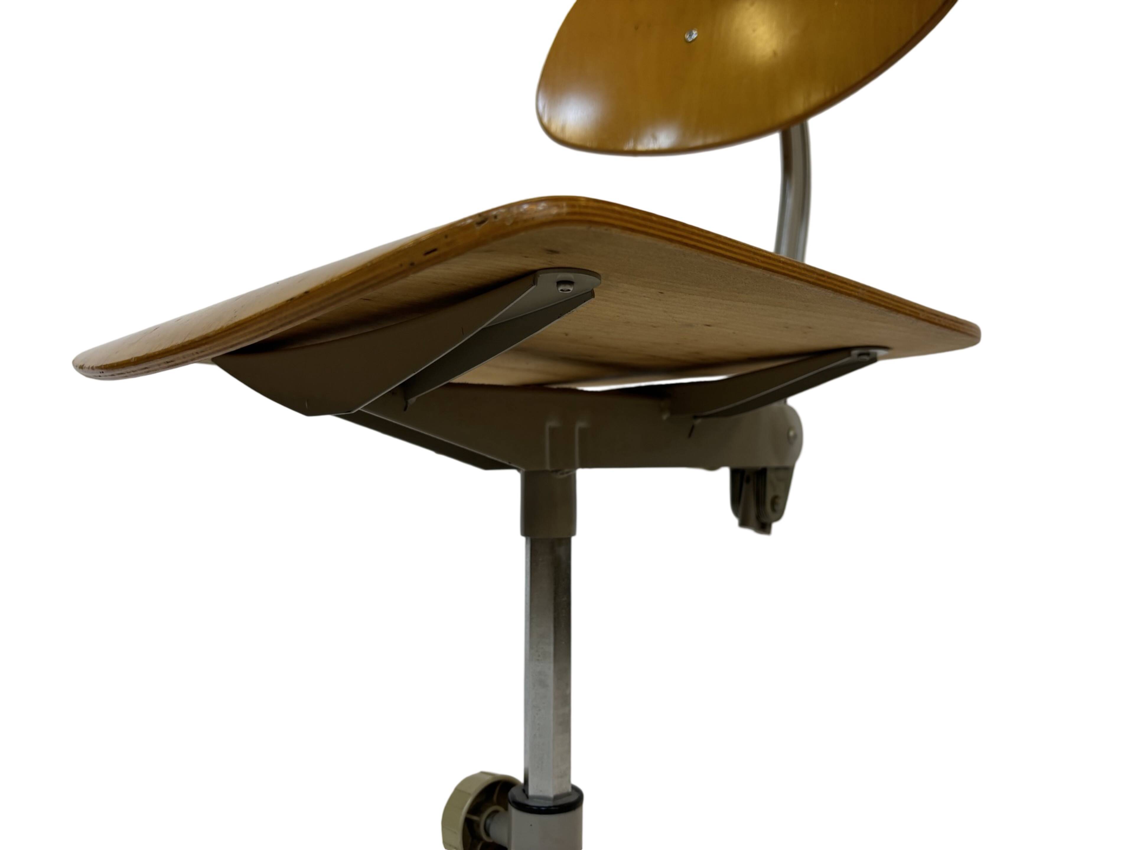 Vintage Friso Kramer work chair from Ahrend de Cirkel dutch design