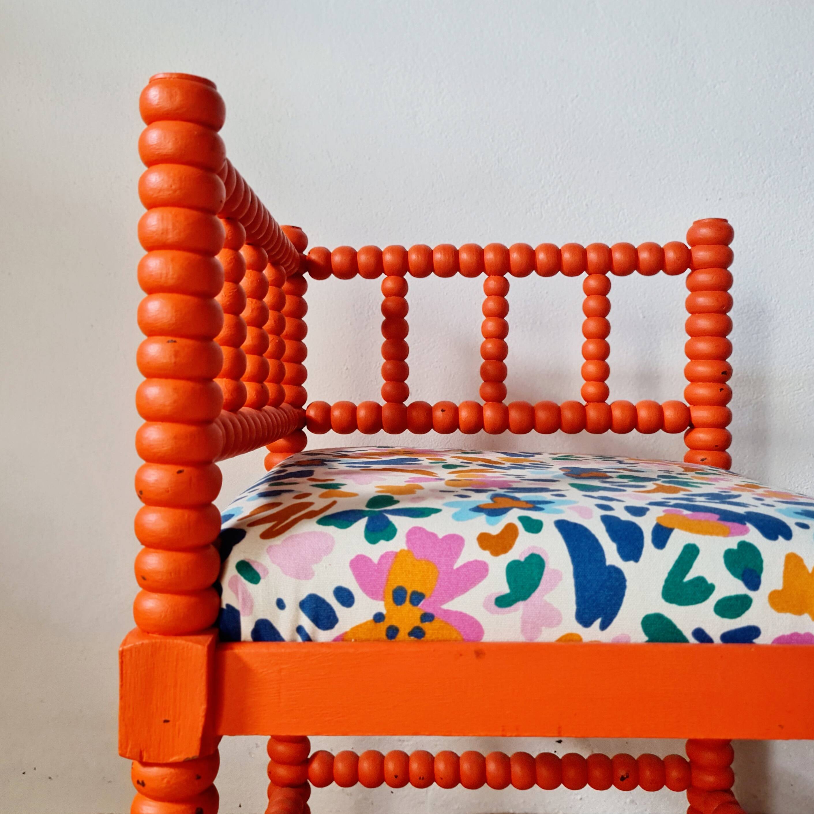 Chaise d'angle "Bobbin" revisitée – Orange Vitaminé & Floral Arty