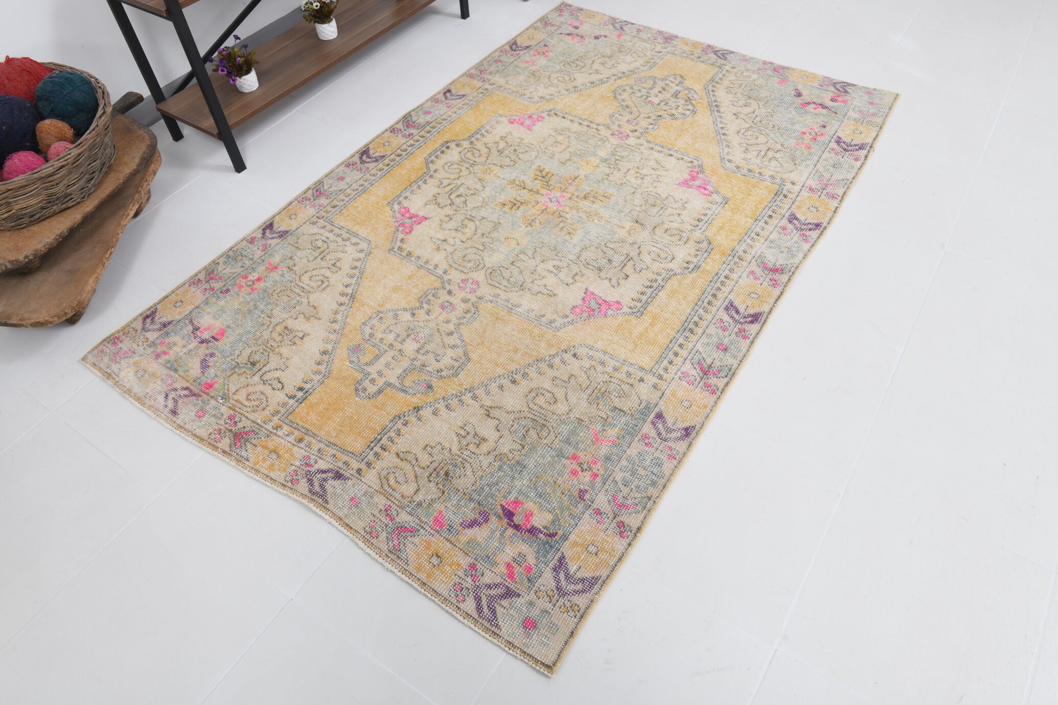 Tapis turc jaune oriental, 137x211cm