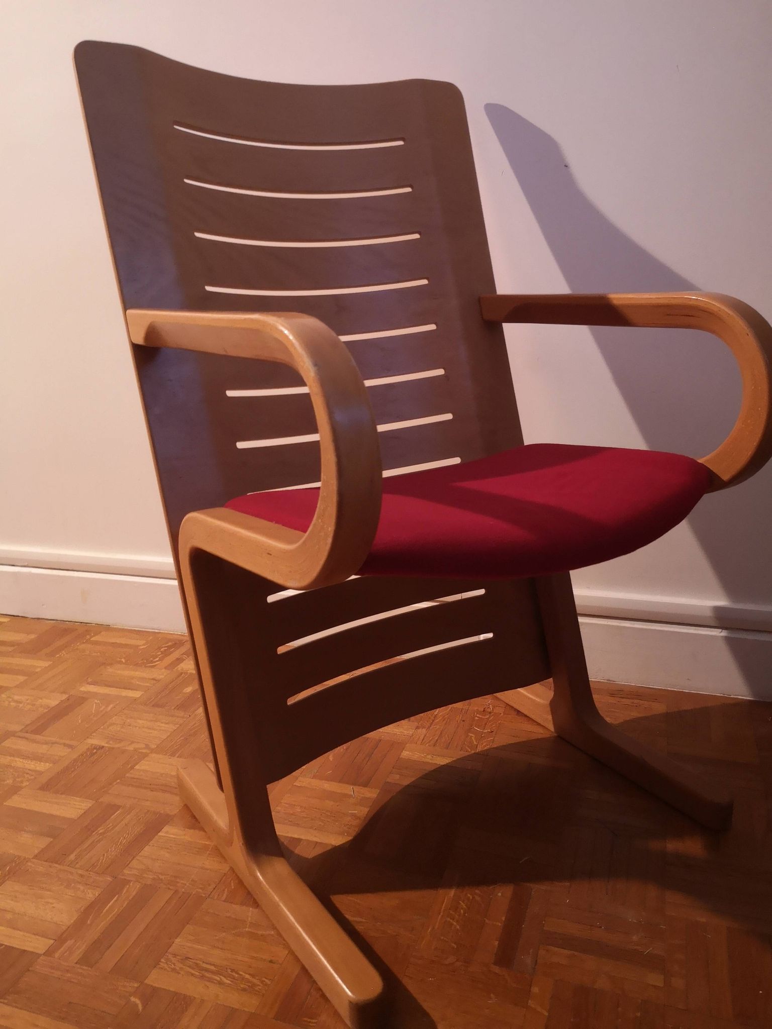 Fauteuil en bois design danois signé