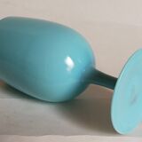 Vase à pied en opaline bleue vintage