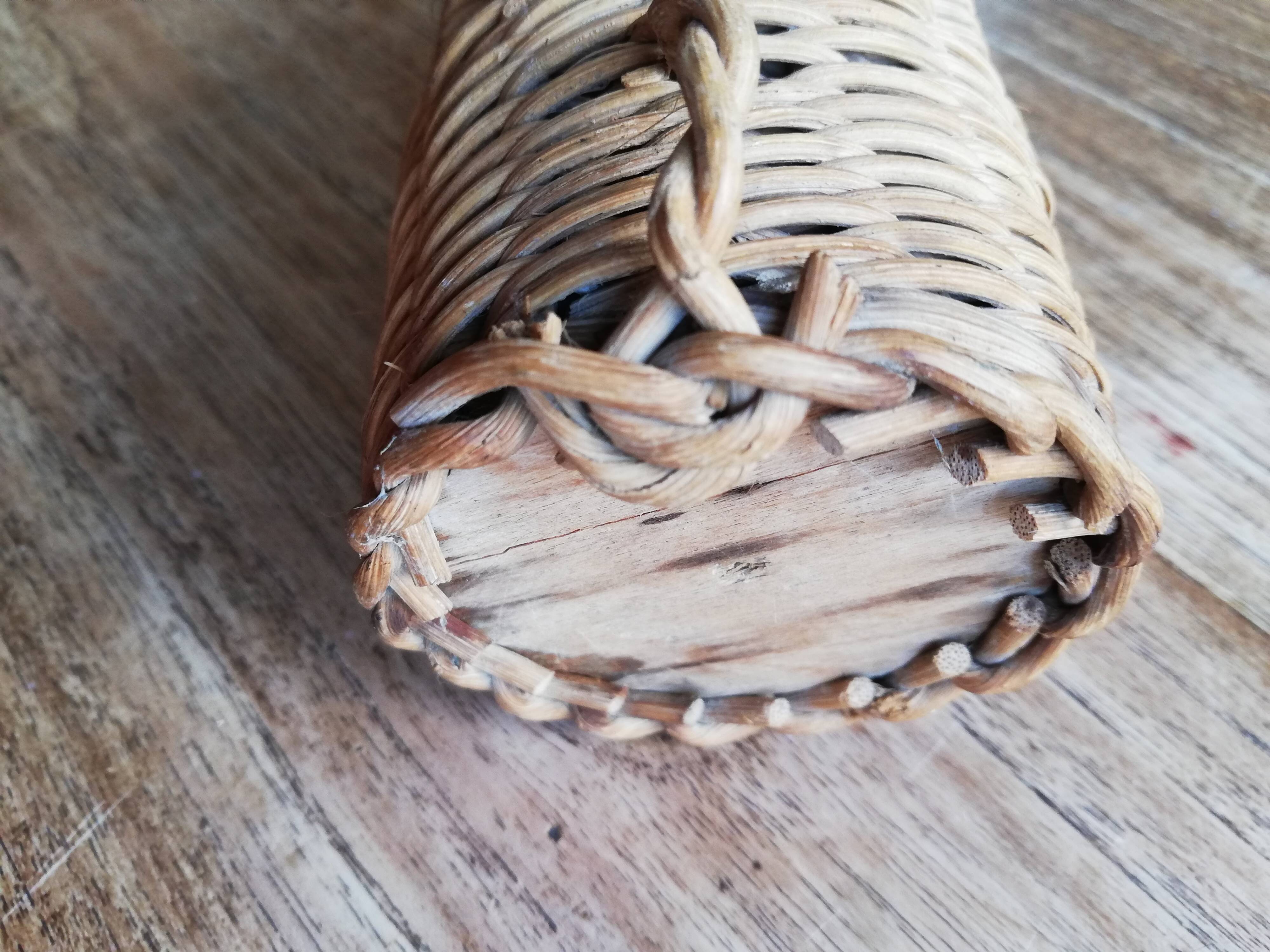 Rattan bouquet holder