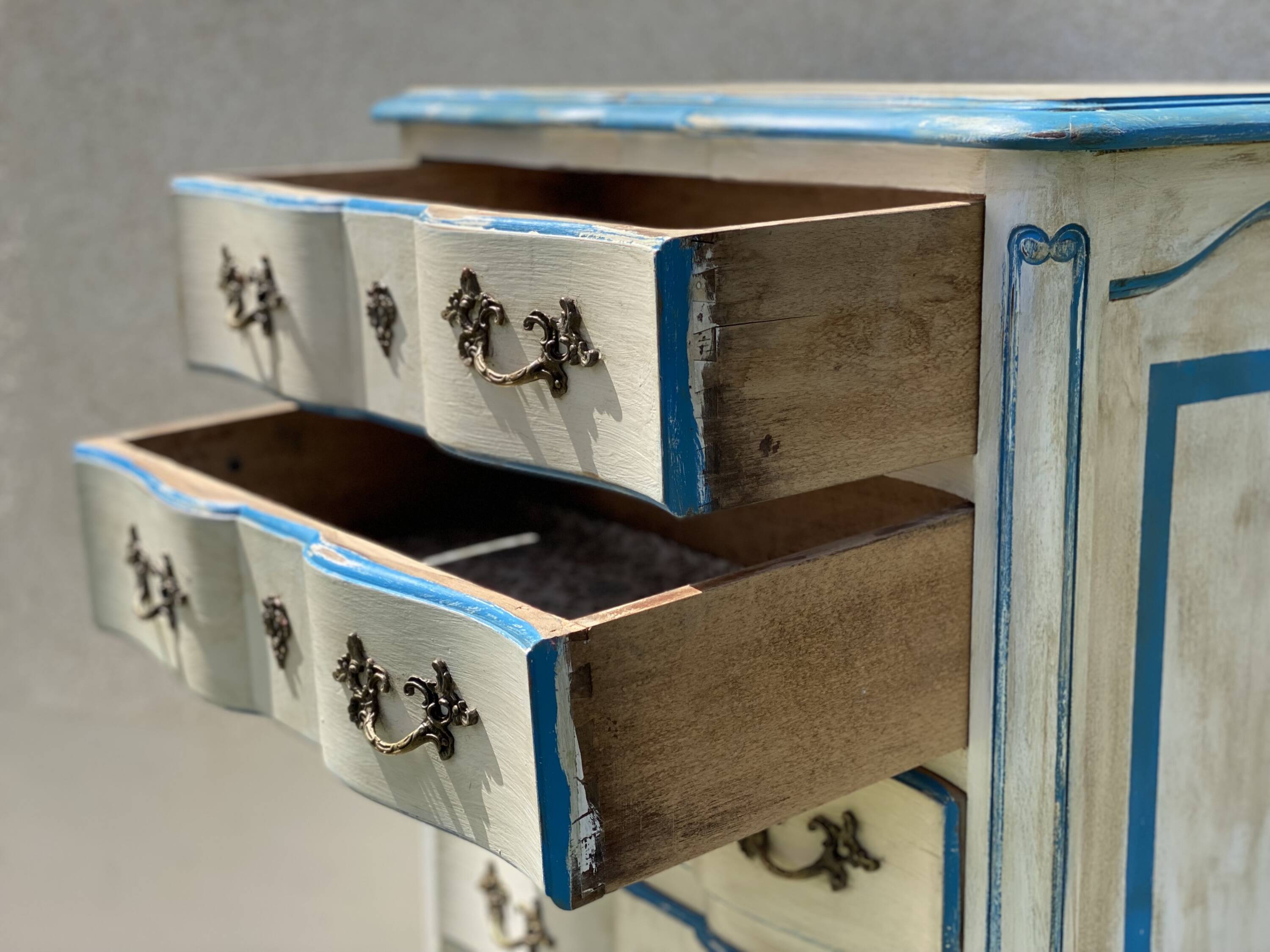 Weekly chest (7 drawers) patinated Provençal style