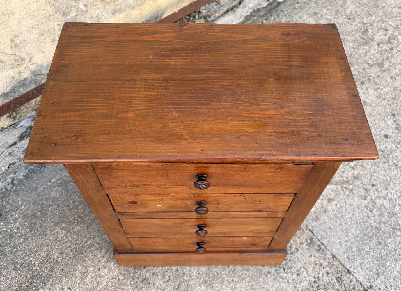 Small workshop cabinet with four drawers, mahogany finish and lined interiors.