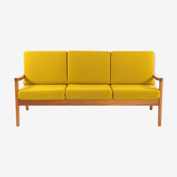 Sofa by Ole Wanscher for Cado, new upholstery and cover, Modell "Senator