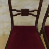 2 chaises de style en bois massif avec assise tissus velours rouge