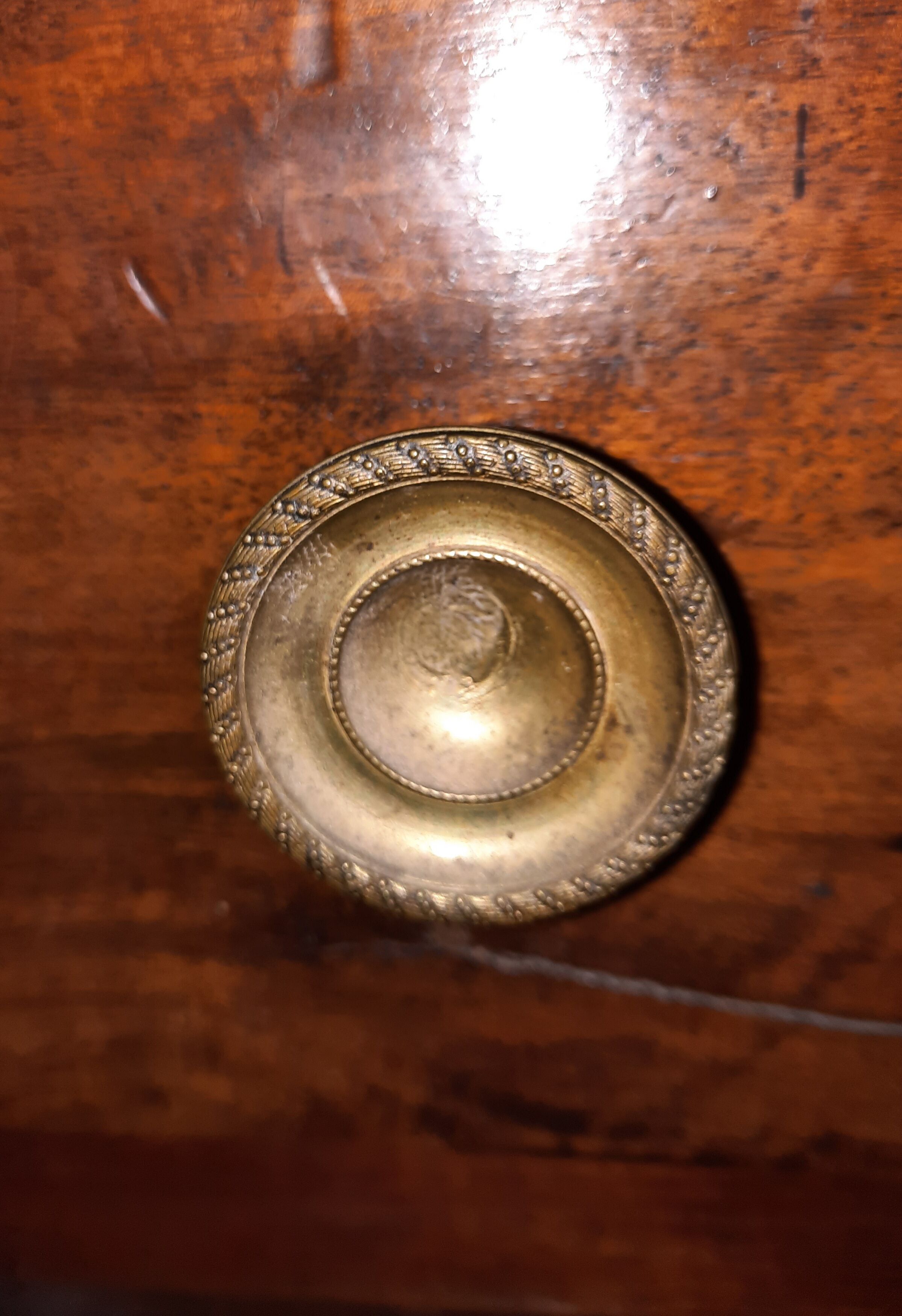 Commode empire à demi colonne