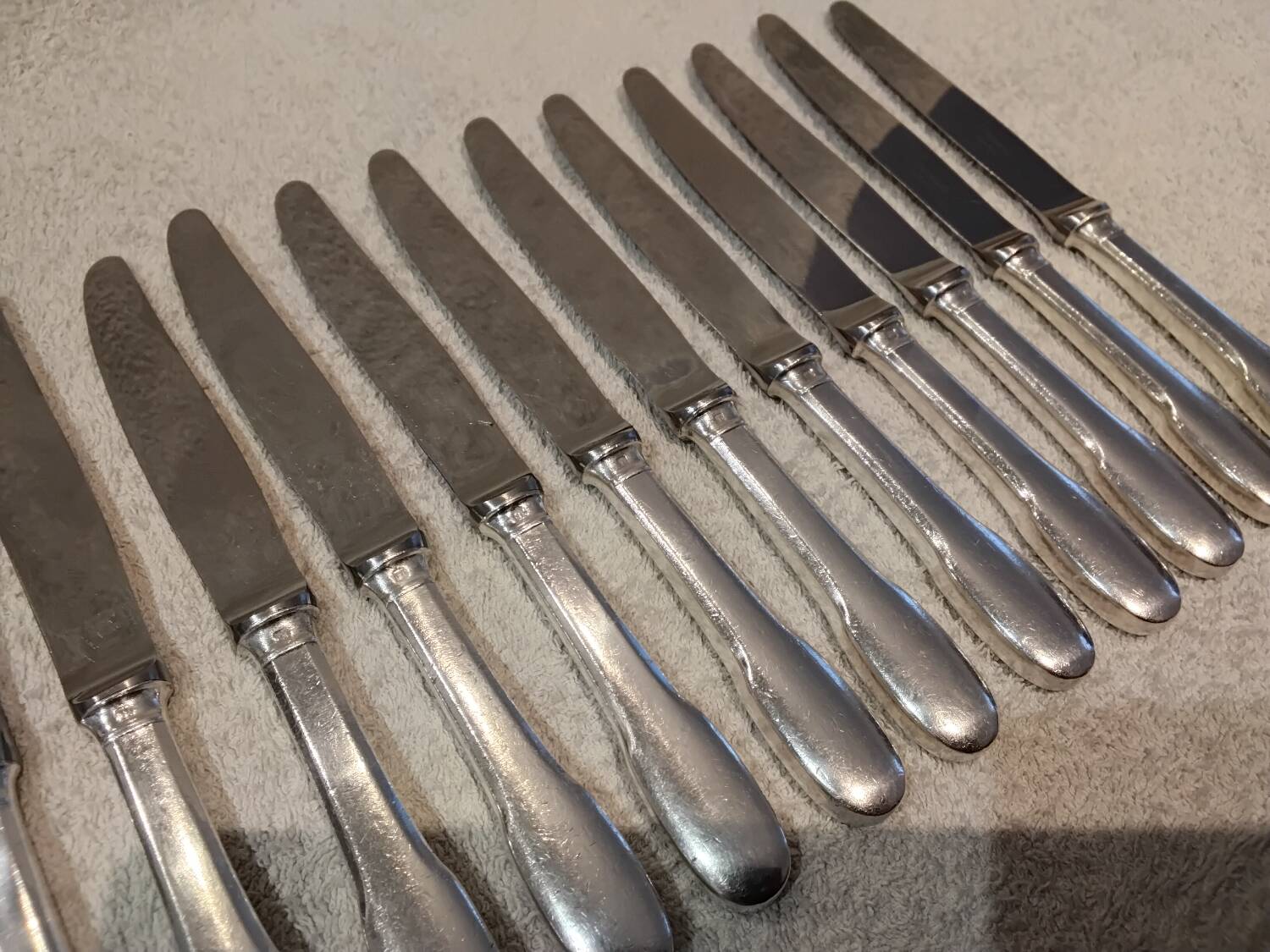 12 silver-plated dessert knives by Christofle Cluny with stripes