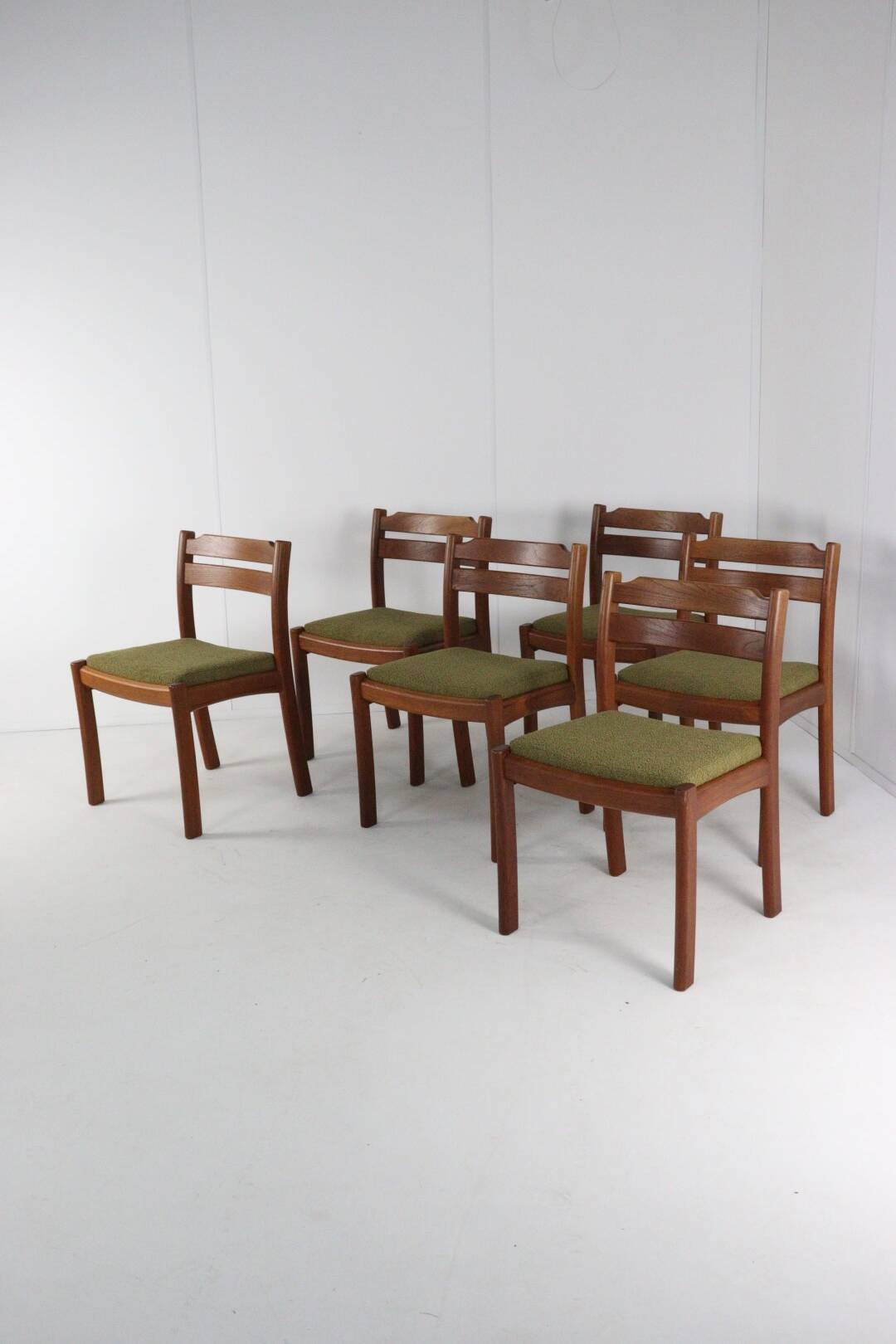6 chaises dans le goût de Dyrlund 'Sentved'