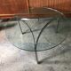 Table basse chrome et dalle de verre