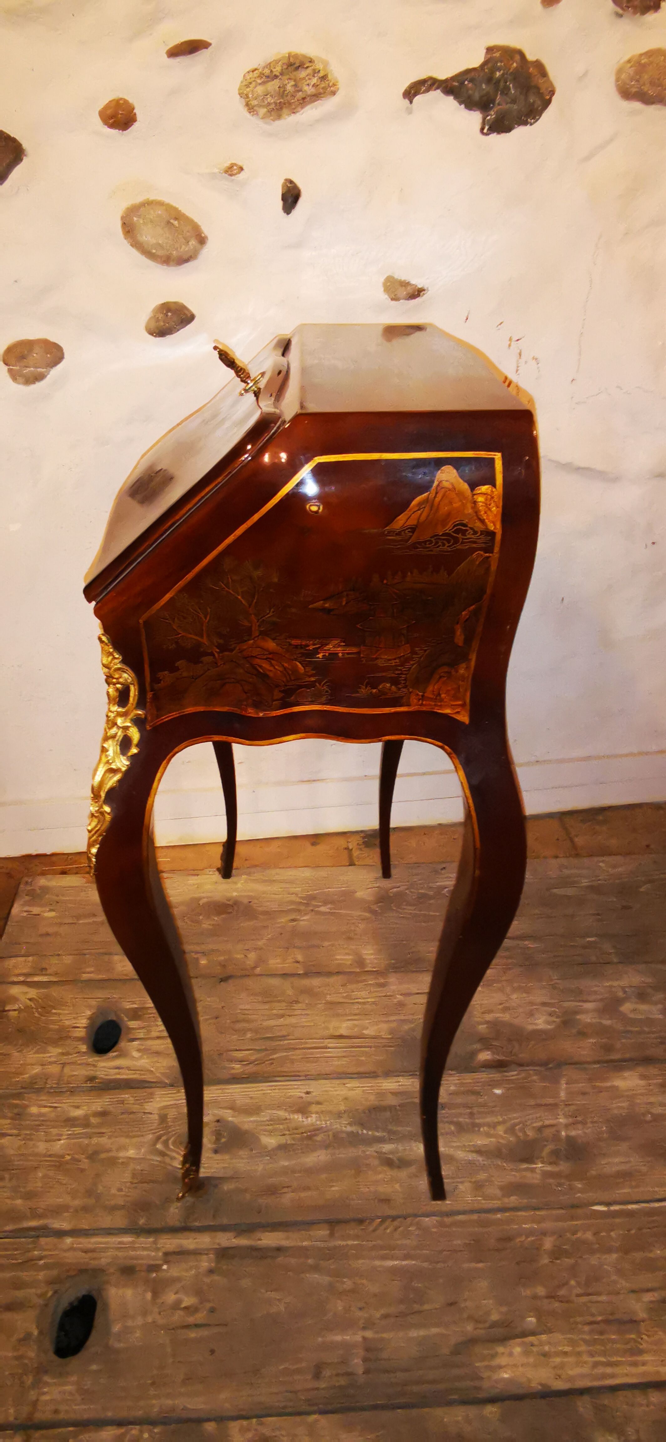 Small secret office in China's lask