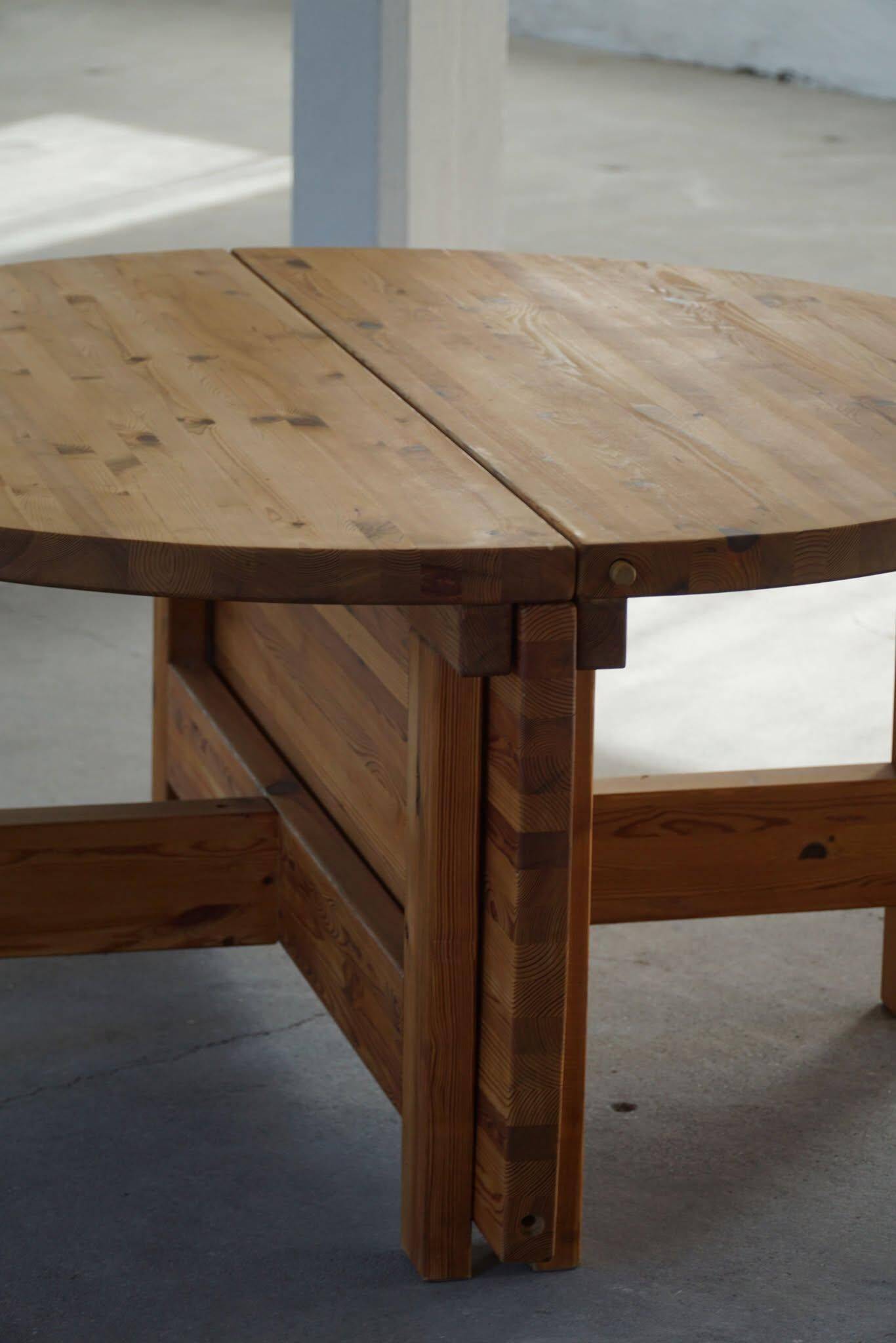 Large Danish mid-century modern dining table in pine, Tage Poulsen, 1970s.