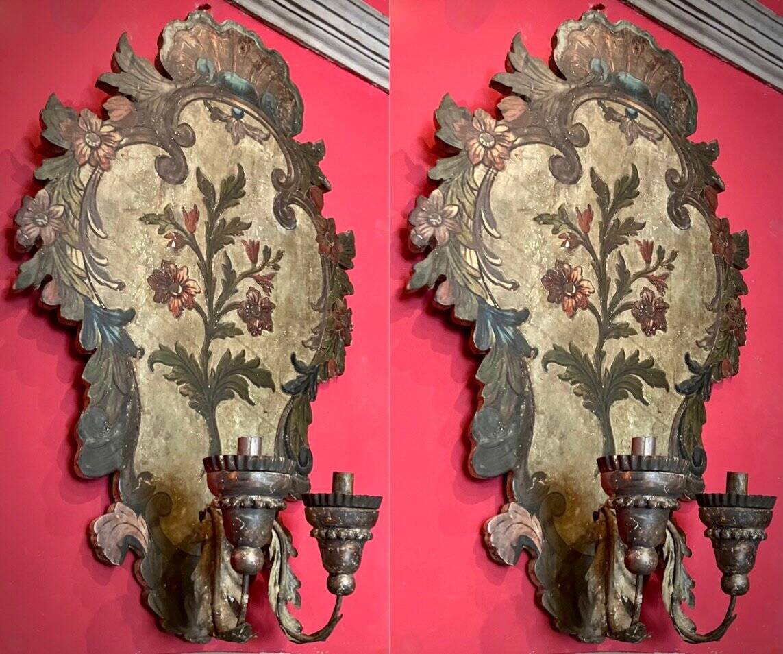 18th Century Rococo Venetian Polychrome and Mecca Lacquered Wooden Wall Sconces with Iron Arms, Set of 2
