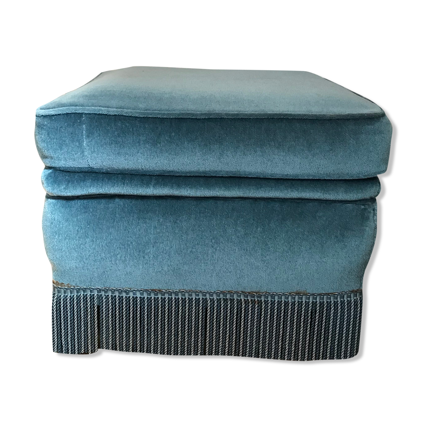 Blue velvet pouf