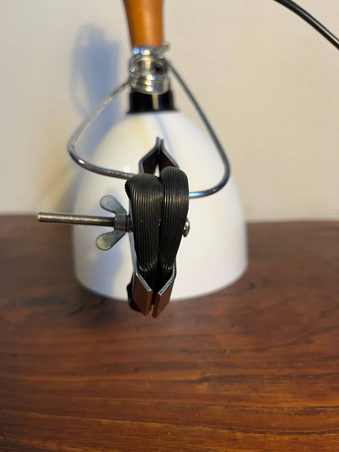 Articulated clamp-on workshop lamp