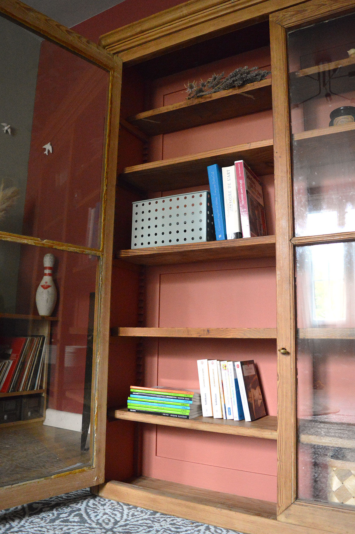 Wood and terracotta showcase