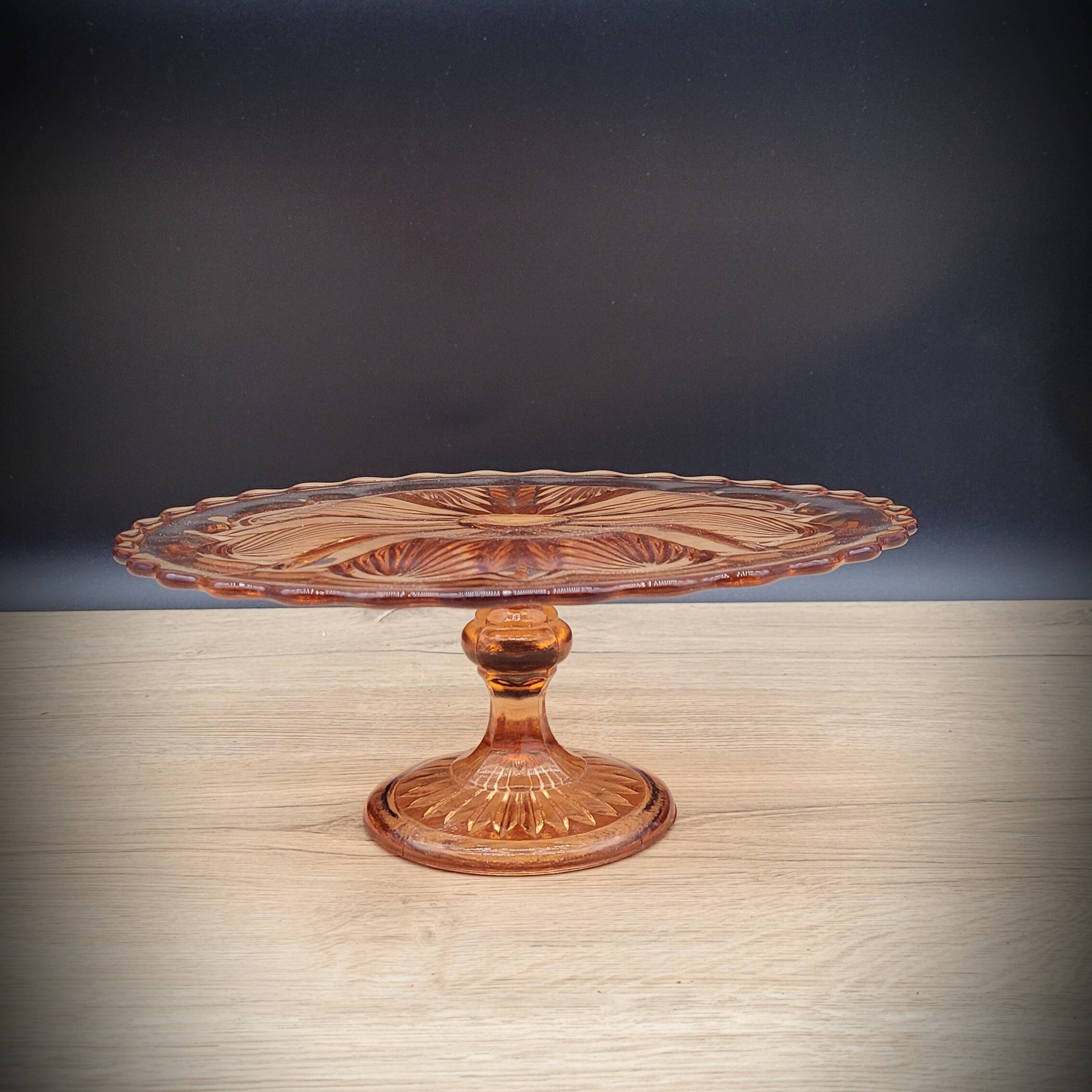 Cake dish on pink foot