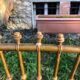 Paire de chaises cannées en bois doré
