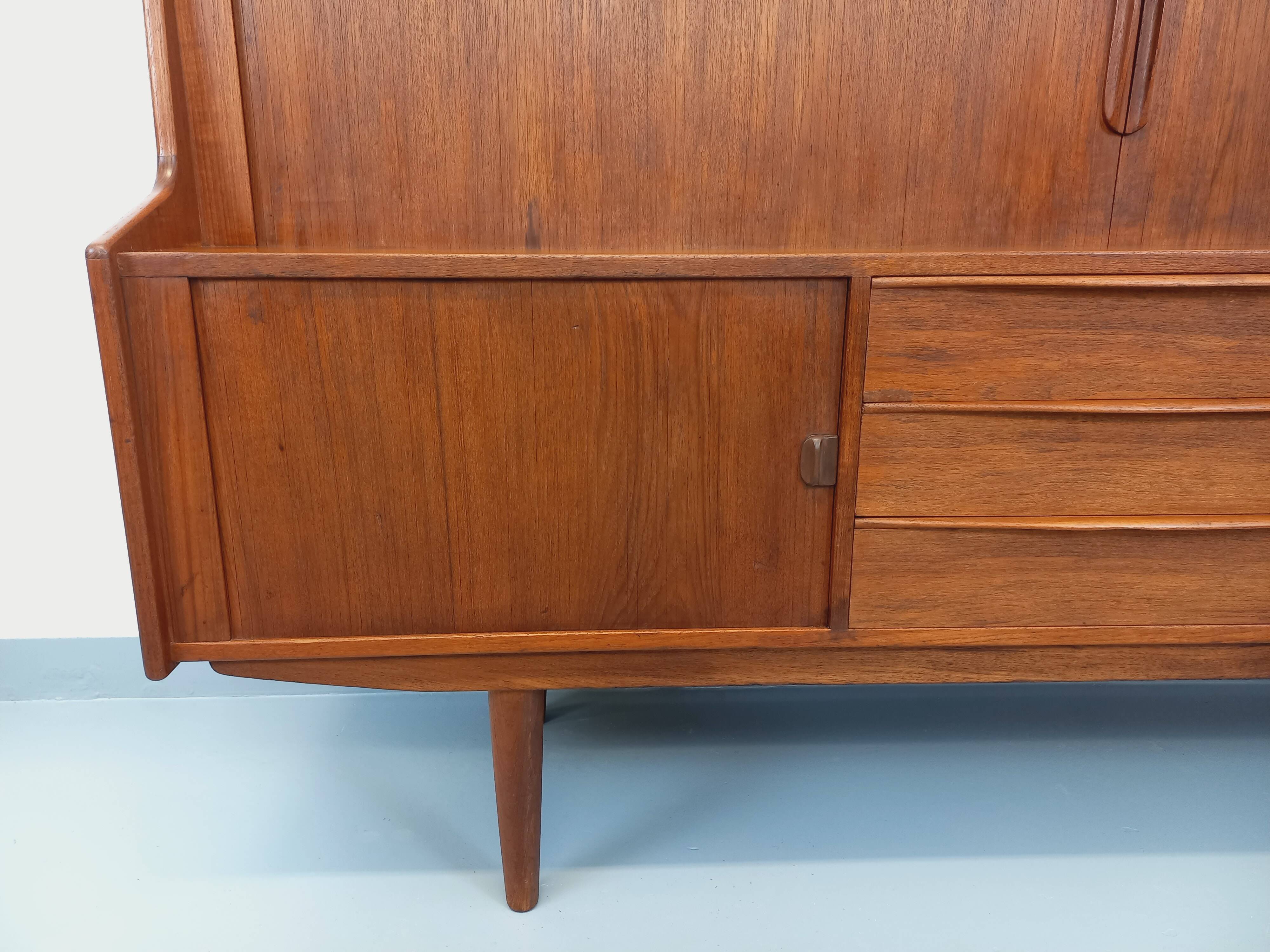 Enfilade mi-haute scandinave vintage Ib Kofod-Larsen pour Faarup en teck