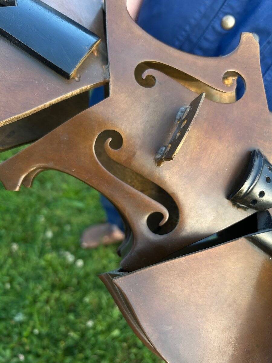 Arman violon coupé II hommage à Picasso