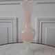 Vase en opaline pied blanc dentelé années 30