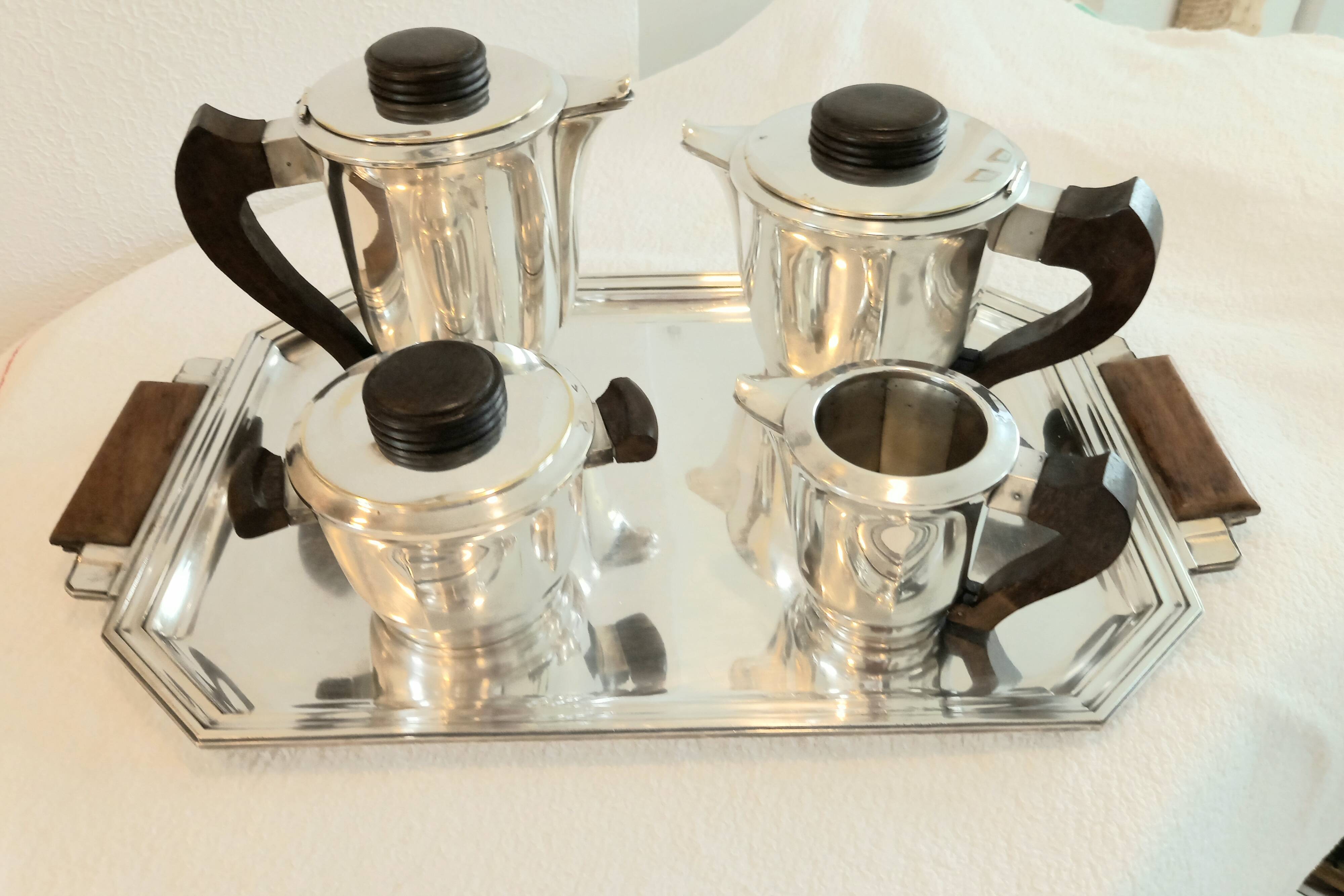 Art Deco coffee and tea service, silver-plated metal tray.