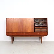 Buffet en teck de design danois avec section bar, années 1960.