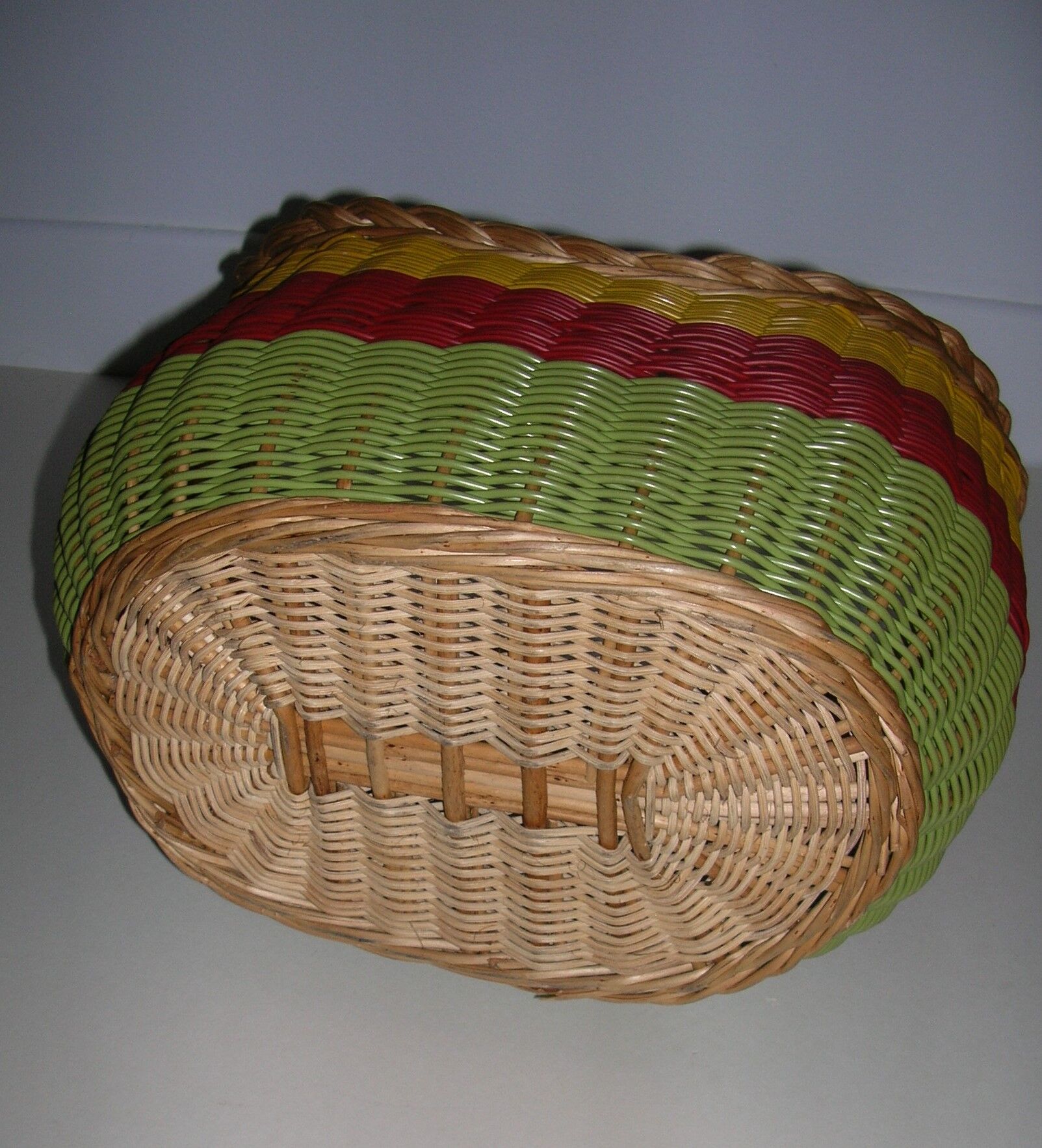 wicker basket and scoubidou
