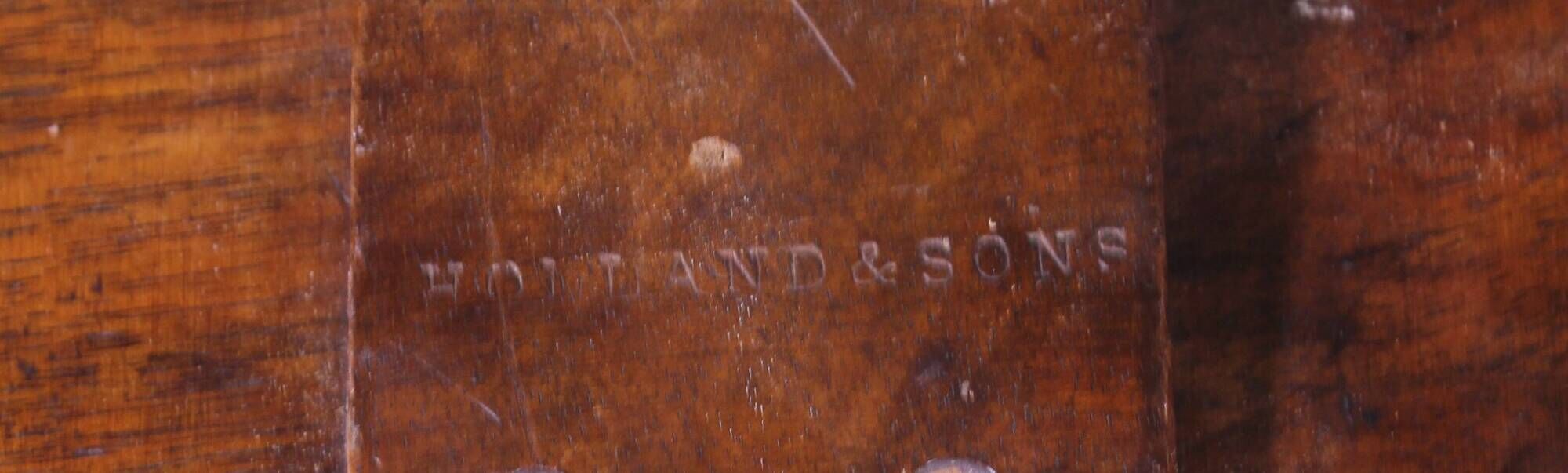 Small guéridon called tea table in walnut - 19th century stamped Holland and So.
