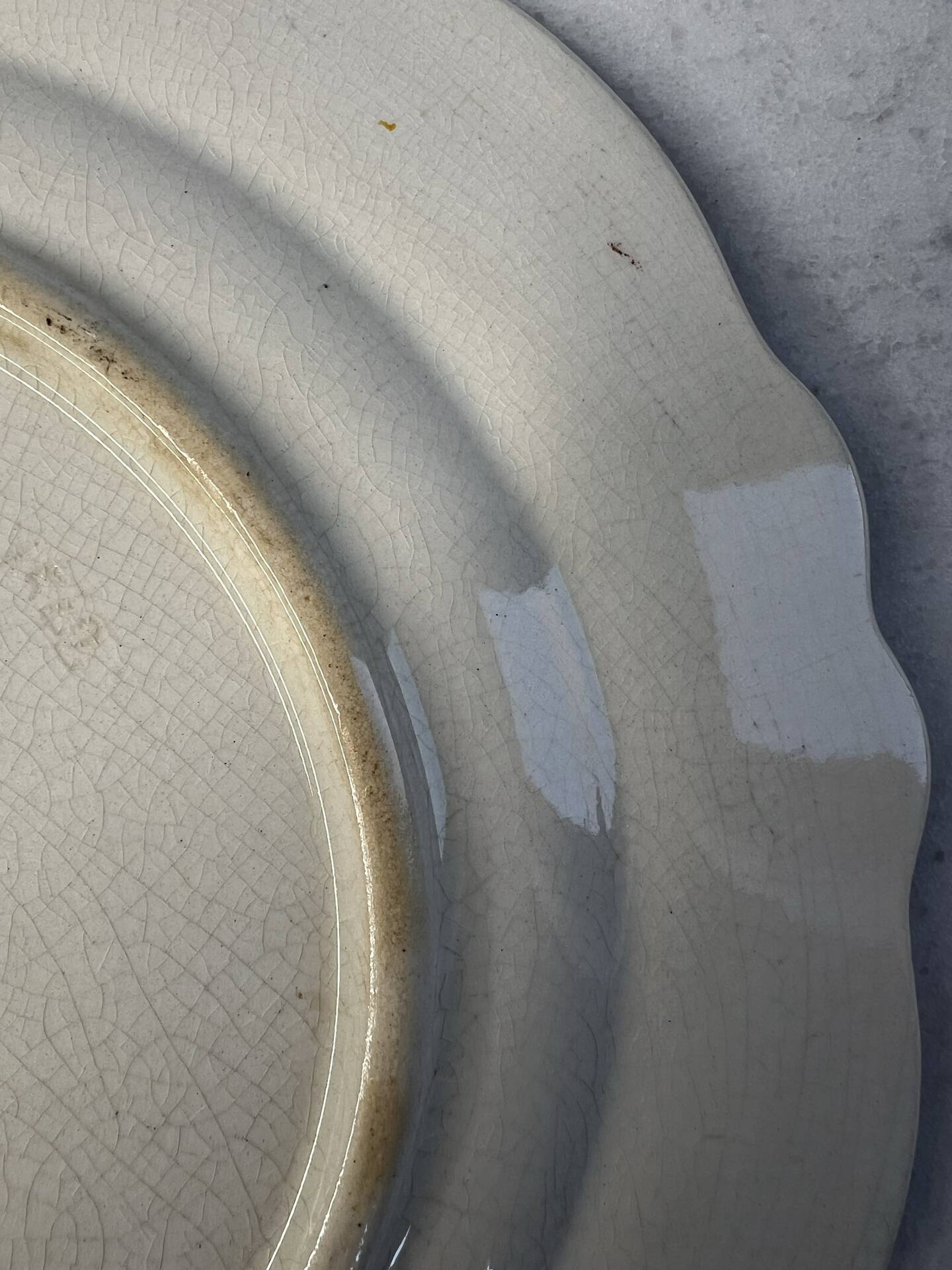 Hand-painted earthenware plate 26cm