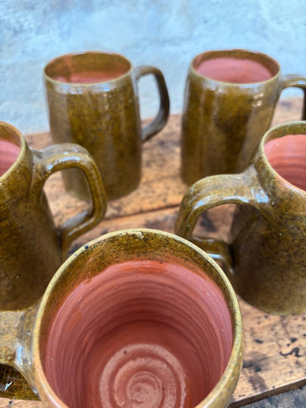 Set of 5 brown stoneware mugs