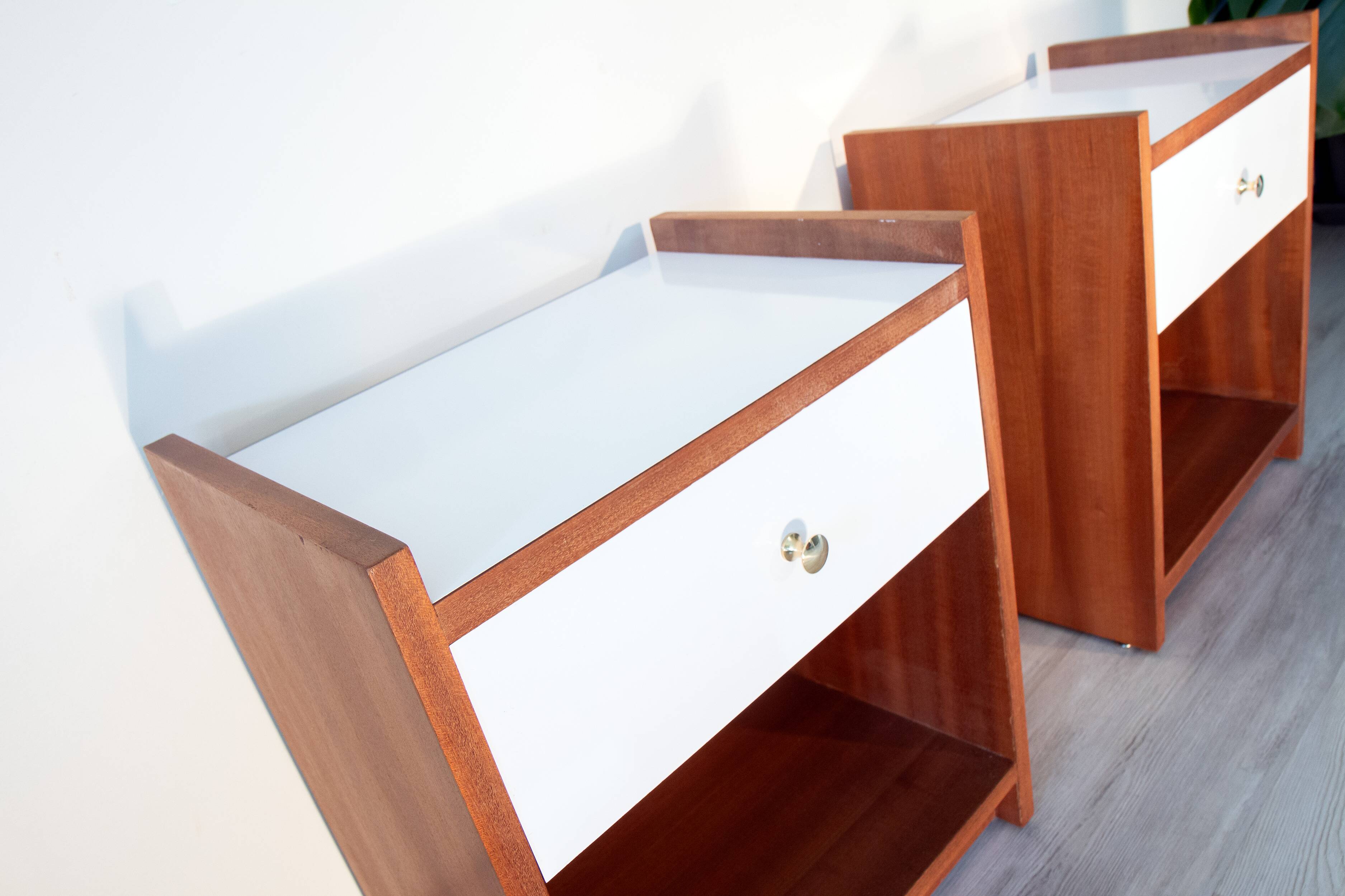 Pair of bedside tables, mahogany, white laminate and brass, 1970