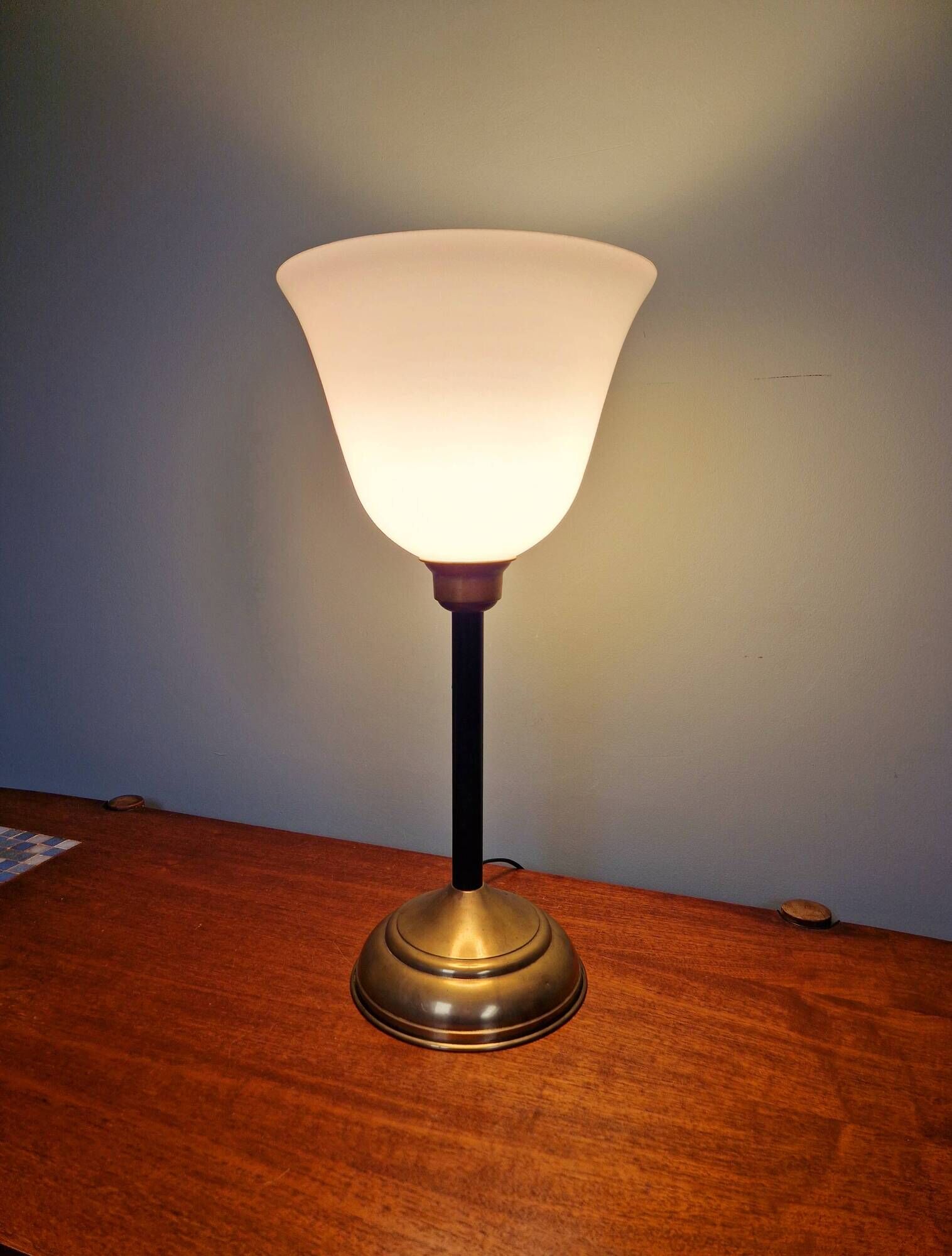 Large Art Deco table lamp, in brass and white opaline, 1920s-3
